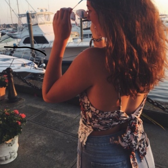 Cropped, bow tie in the back top - Picture 2 of 2